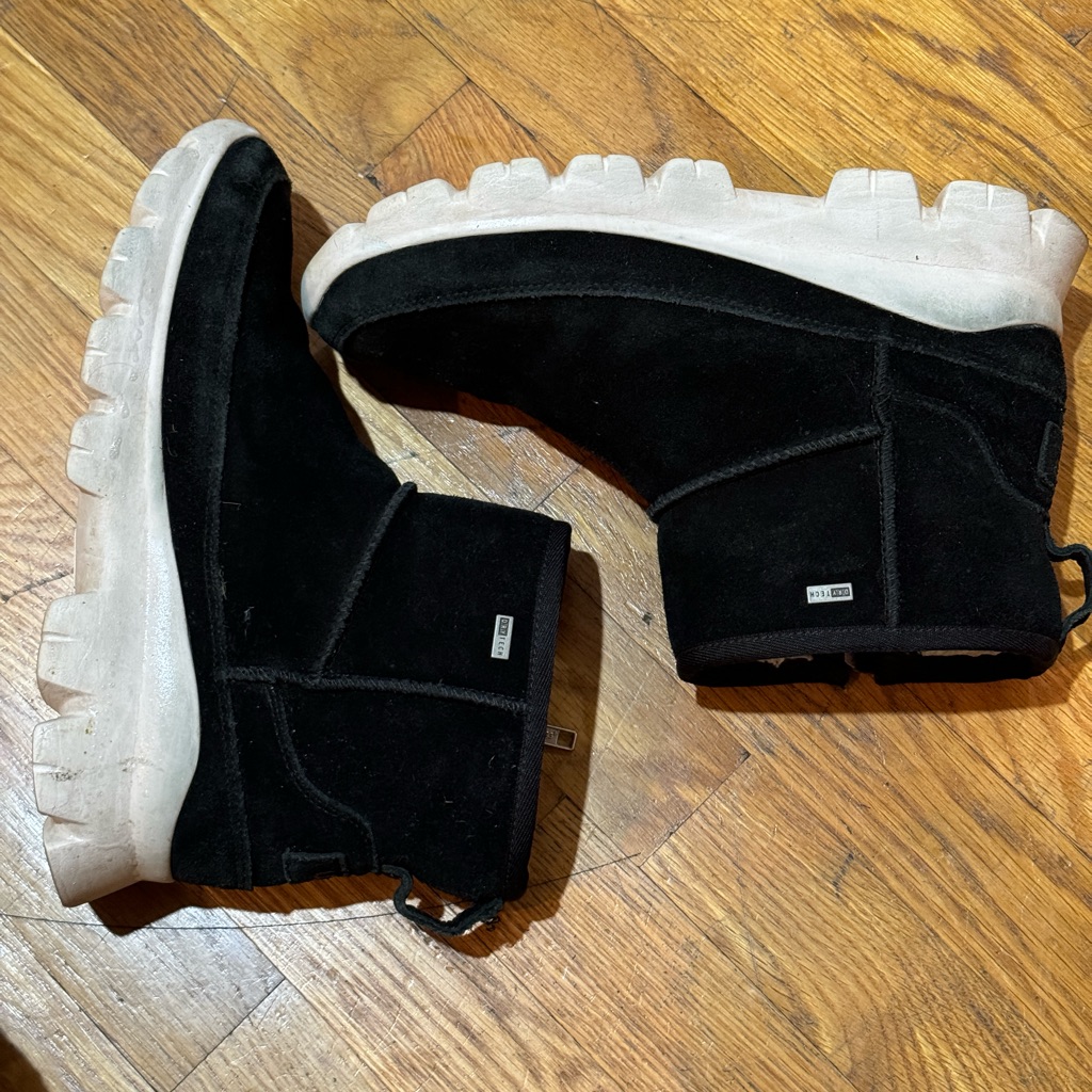 Ugg Black Suede Ankle Boots With White Waterproof Bottom - Sz 7